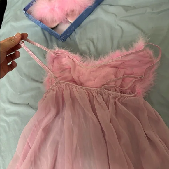 Pink Feathered Lingerie Set - Picture 12 of 16